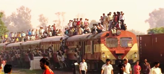 Video grab from "Indian train in all its (crowded!) glory!" uploaded on November 10, 2011 by WildFilmsIndia.